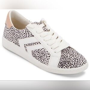 DolceVita Neo Arrow Women’s Sneaker Size 8